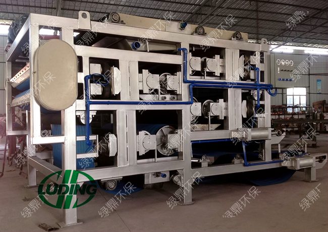 擠壓式榨汁機(jī) 1 擠壓式榨汁機(jī) 1